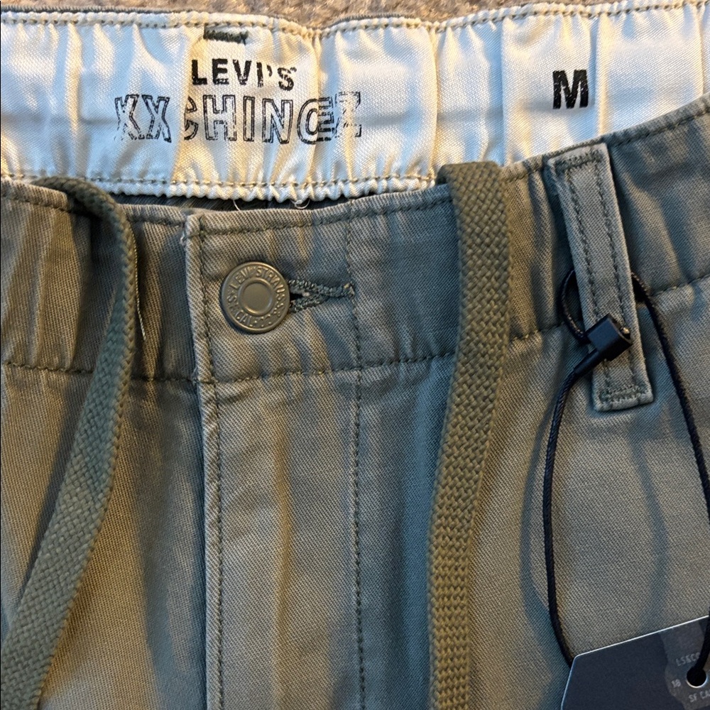 NWT Levi's Men's Green Flat Front Shorts - Picture 2 of 5